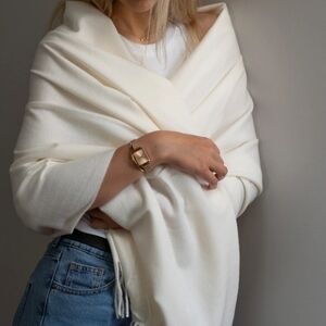 Poshmark Scarf Logo Merch Spellout RARE Swag Womens Wrap Lap Blanket